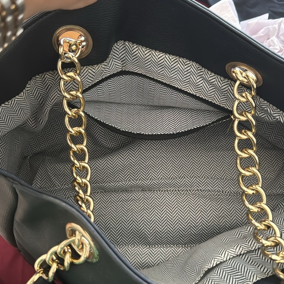 Black tote purse with gold chain handles - Picture 3 of 3